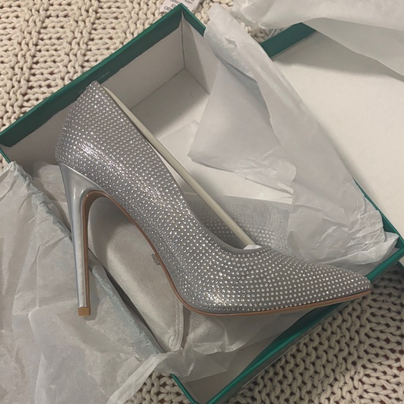 Lauren Lorraine Shimmering Silver Heels - Picture 1 of 3